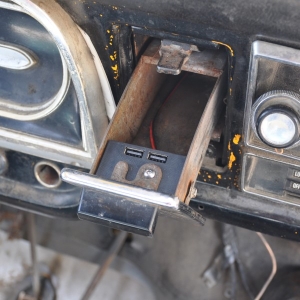 68-72 FORD TRUCK USB CHARGER